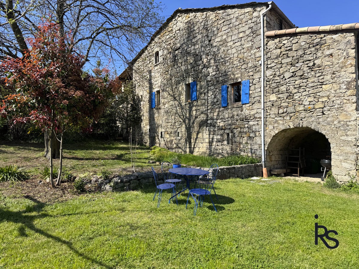 Une maison typique du 16ème siècle rénovée avec un jardin de 2455 m2. — photo 2