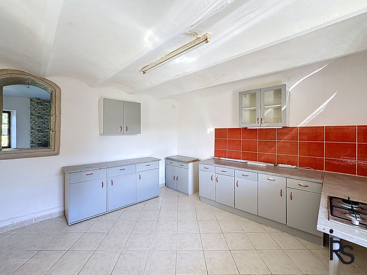 Une maison de hameau de 87 m2 habitables avec une cour et une grande terrasse — photo 4