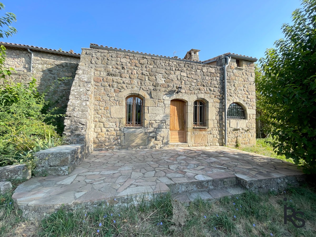 Une maison de caractère de 1803 avec 191 m2 habitables et dépendances, 3,2 ha de terrain et une belle vue. — photo 3