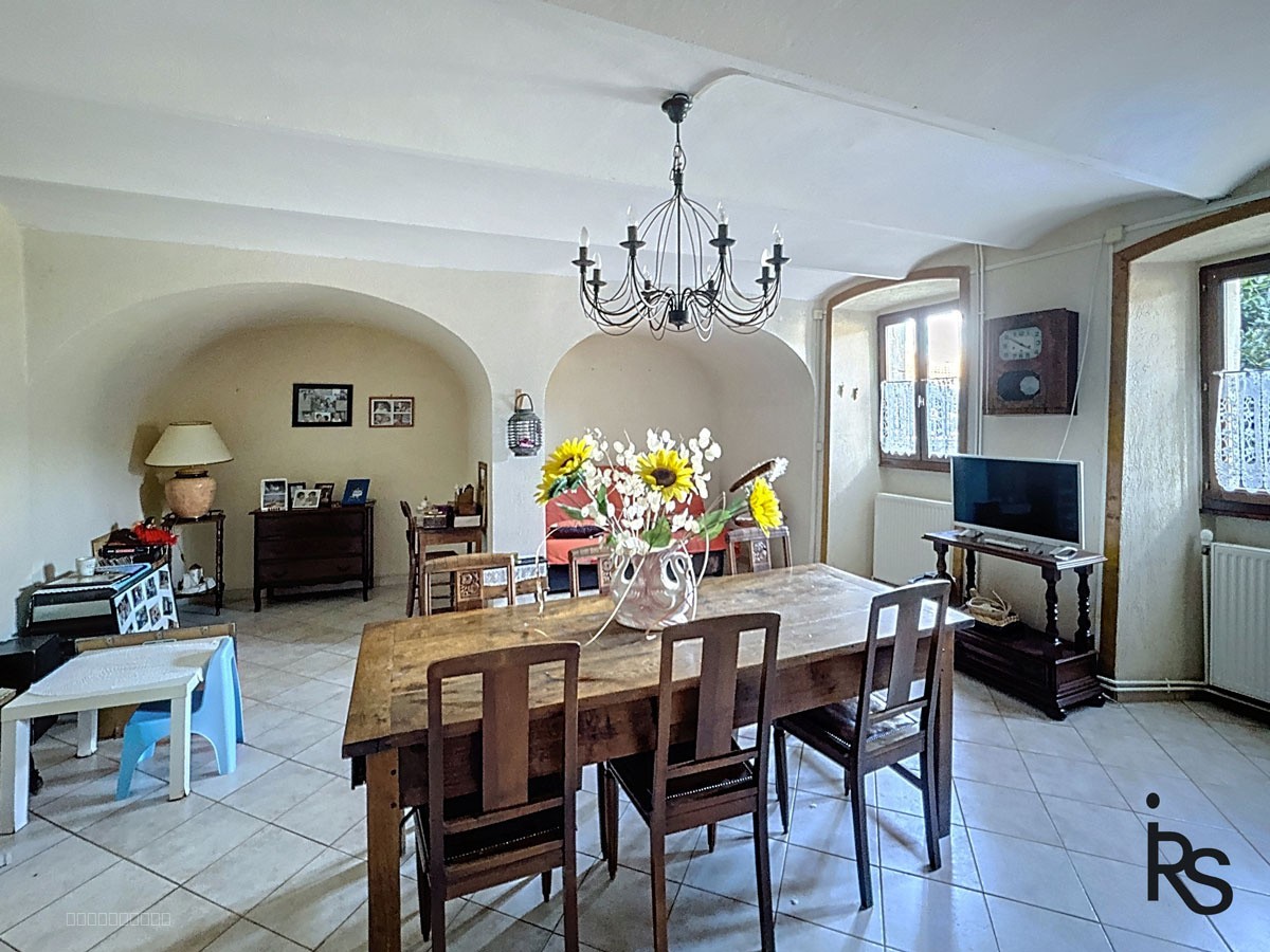 Une maison de caractère de 187 m2 habitables avec 230 m2 de dépendances aménageables, une cour et un jardin. — photo 8