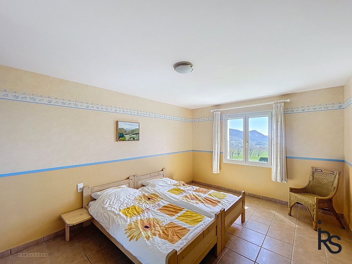 Une villa de 144 m2 habitables avec terrasse et 1138 m2 de jardin avec une belle vue sur les montagnes. — photo 8