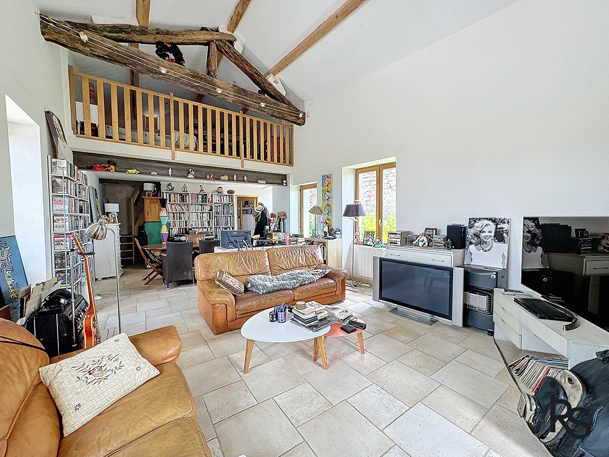 Dans un hameau typique, un ensemble immobilier de 3 maisons avec 8300 m2 de terrain et une vue splendide. — photo 14