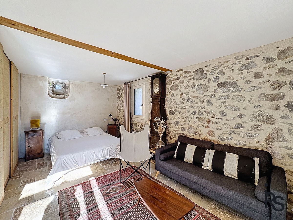 une maison ardéchoise rénovée de 261 m2 habitables, avec 4600 m2 de jardin en terrasses. — photo 12