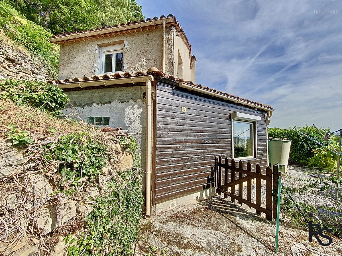 A 5 minutes d’un village avec tous les commerces, une maison de 106 m2 avec piscine et 965 m2 de terrain. — photo 5