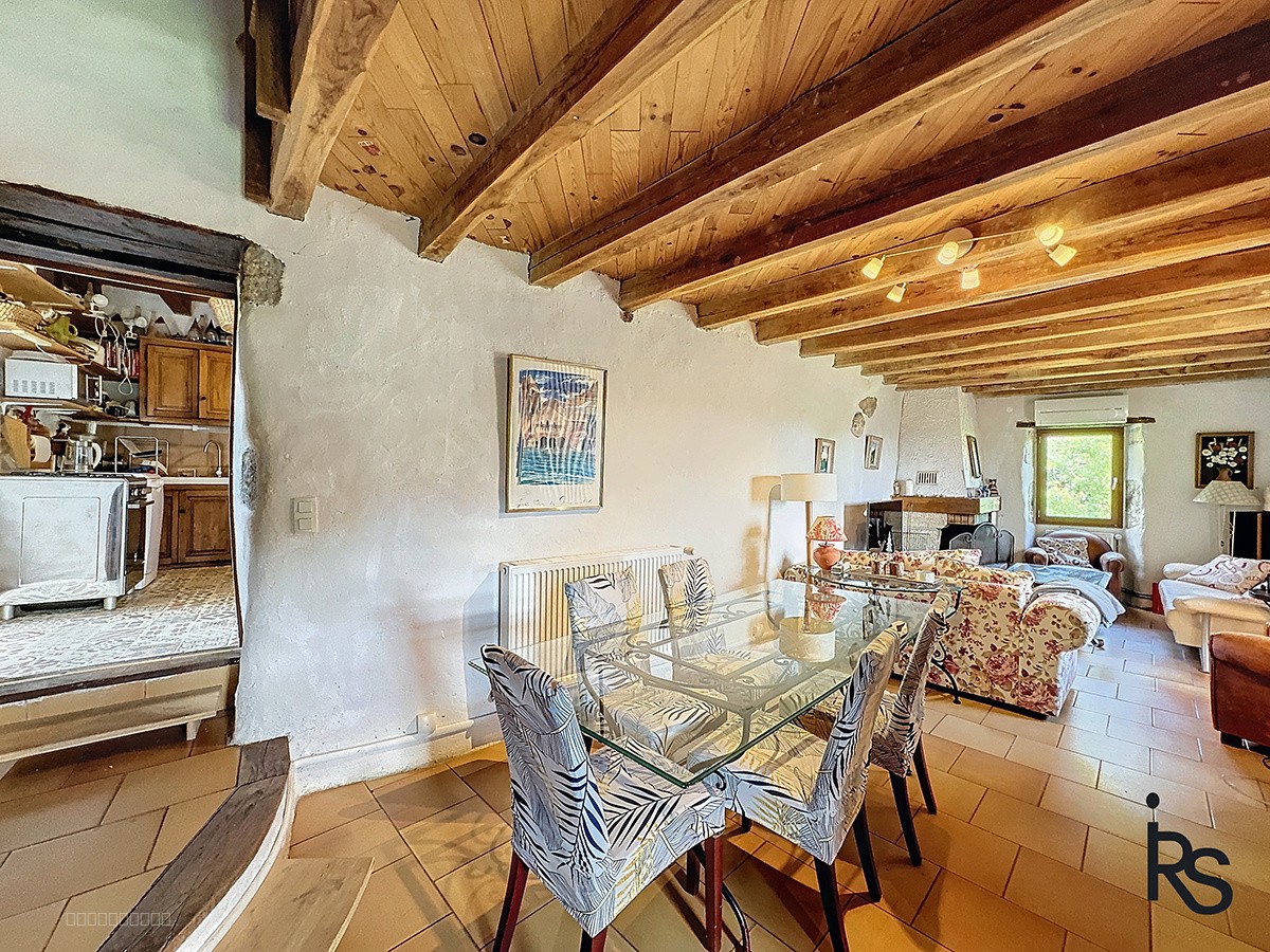 Dans un hameau typique, un ensemble immobilier de 3 maisons avec 8300 m2 de terrain et une vue splendide. — photo 6