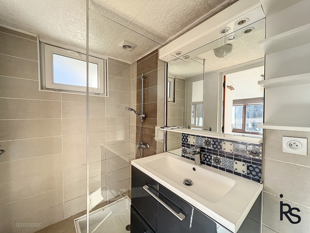 Une demeure rurale en 4 logements avec 6,34 ha de terrain et deux sources. — photo 12