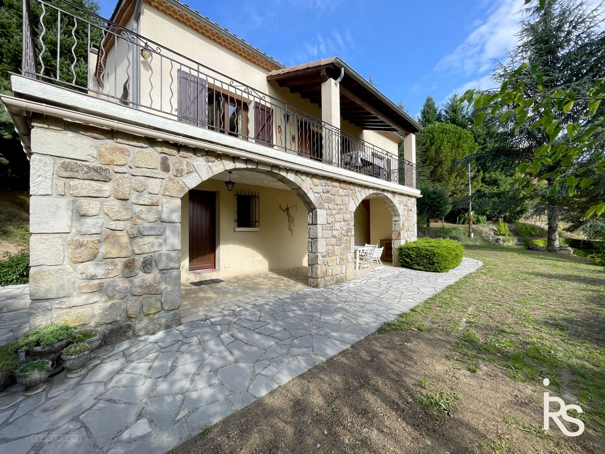 Une villa traditionnelle de 172 m2 avec une très jolie vue et 5612 m2 de terrain avec un jardin paysagé et un — photo 14