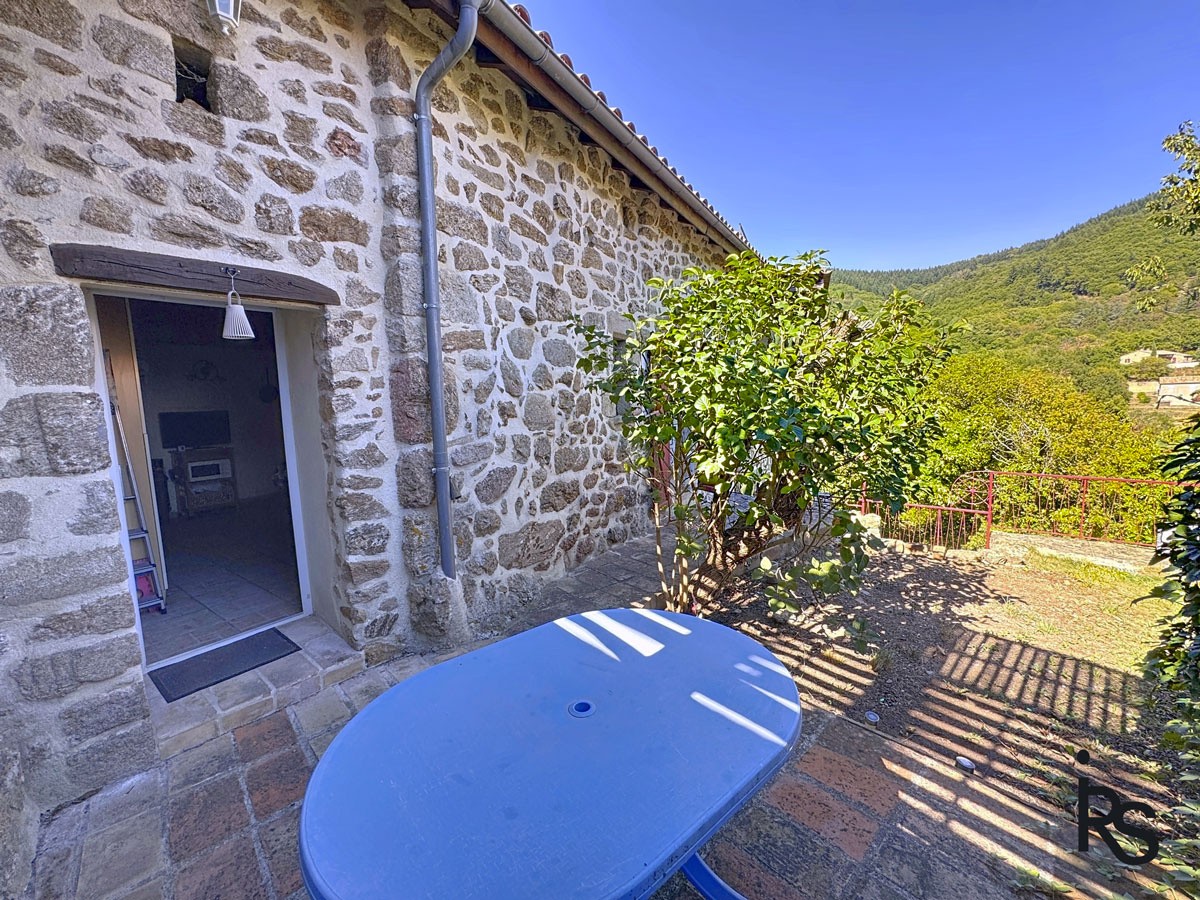 Une charmante maison en pierre sur 4 niveaux de 78 m2 avec de grandes terrasses et 267 m2 de terrain. — photo 3