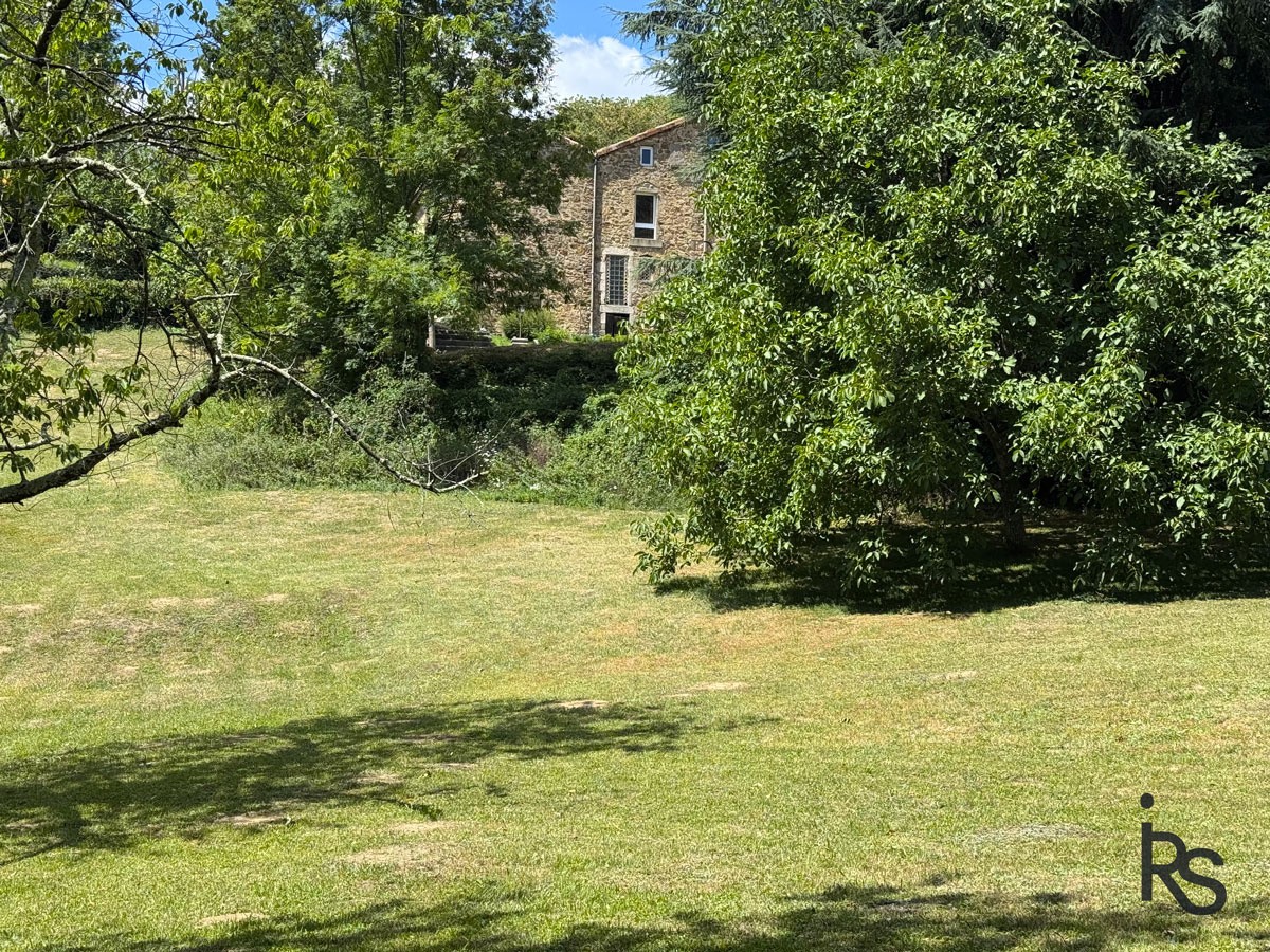 Dans un environnement privilégié maison en pierre 185 m2 habitables + 80 m2 de dépendances — photo 2