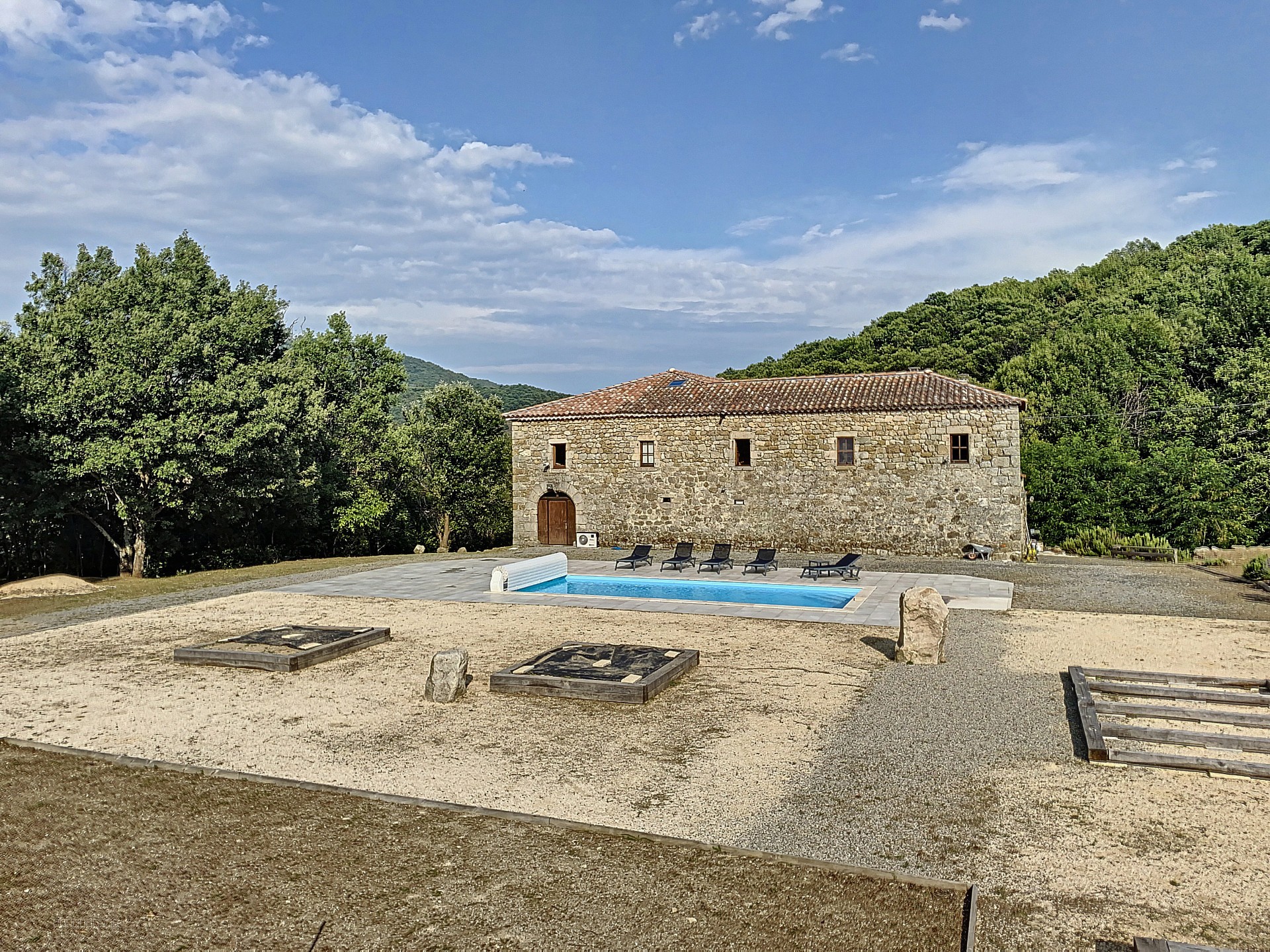 Une bastide du 16ème siècle rénovée de 260 m2 hab., aménagée en 2 logements et annexes, cour intérieure, pisci — photo 4