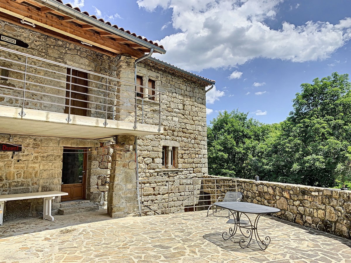 Une bastide du 16ème siècle rénovée de 260 m2 hab., aménagée en 2 logements et annexes, cour intérieure, pisci — photo 12