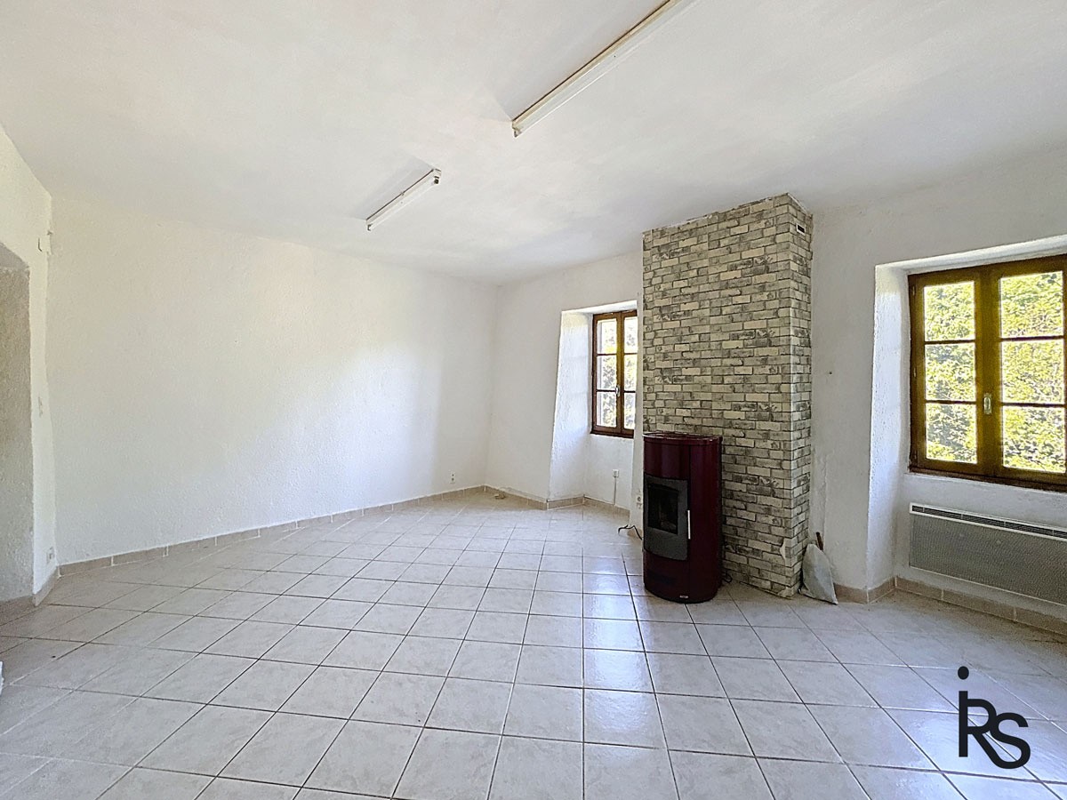 Une maison de hameau de 87 m2 habitables avec une cour et une grande terrasse — photo 5