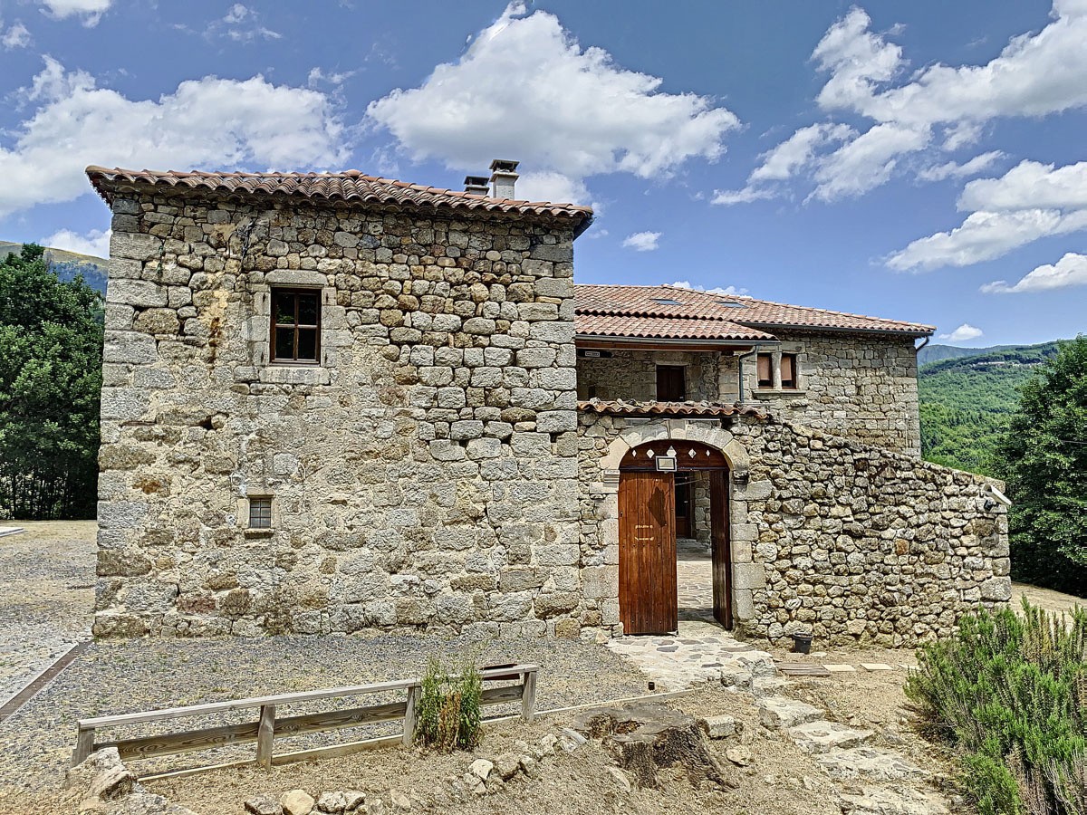 Une bastide du 16ème siècle rénovée de 260 m2 hab., aménagée en 2 logements et annexes, cour intérieure, pisci — photo 7