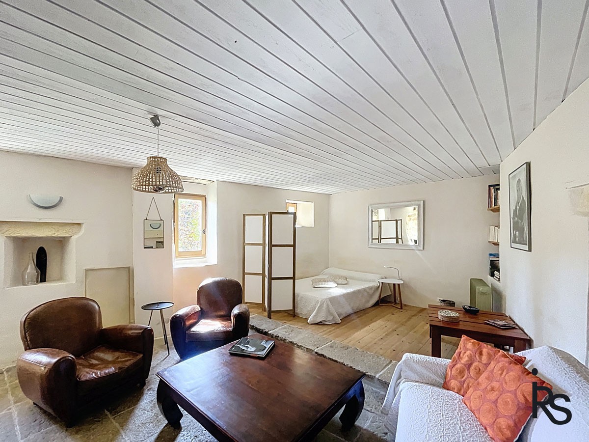Une maison typique du 16ème siècle rénovée avec un jardin de 2455 m2. — photo 6