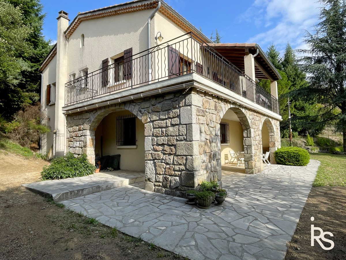 Une villa traditionnelle de 172 m2 avec une très jolie vue et 5612 m2 de terrain avec un jardin paysagé et un — photo 15