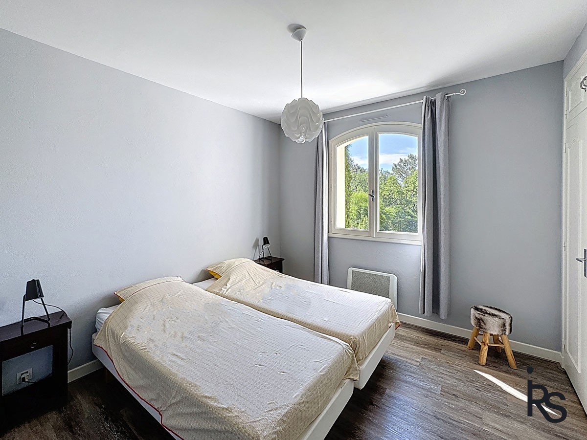 Une spacieuse villa de 267 m2 avec 5586 m2 de jardin et une piscine chauffée. — photo 9