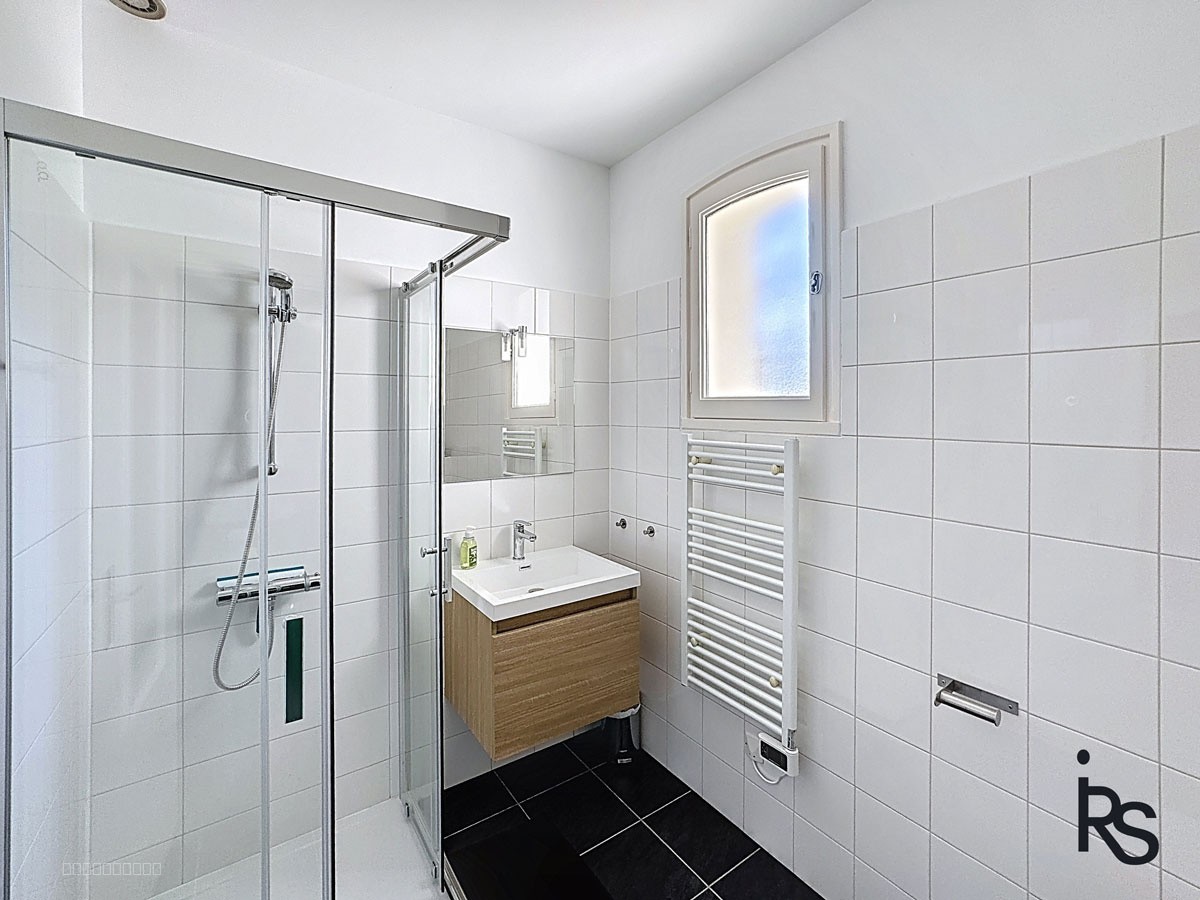 Une spacieuse villa de 267 m2 avec 5586 m2 de jardin et une piscine chauffée. — photo 12