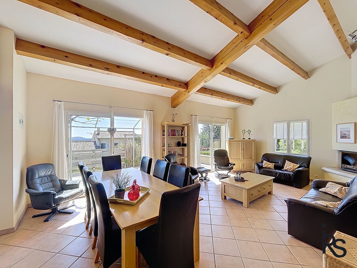 Une villa de 144 m2 habitables avec terrasse et 1138 m2 de jardin avec une belle vue sur les montagnes. — photo 5