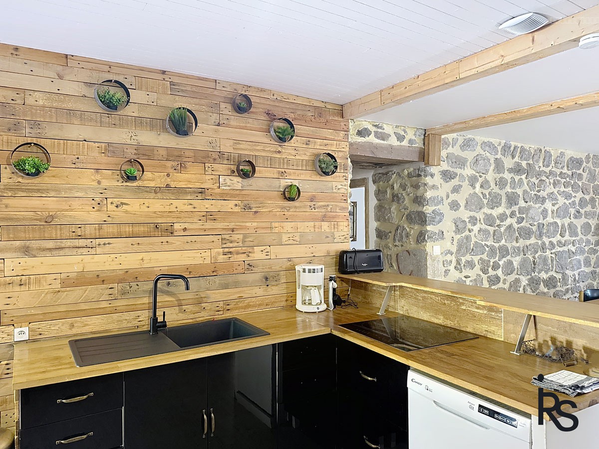 Maison de village avec un gîte, une petite cour et deux terrasses — photo 5