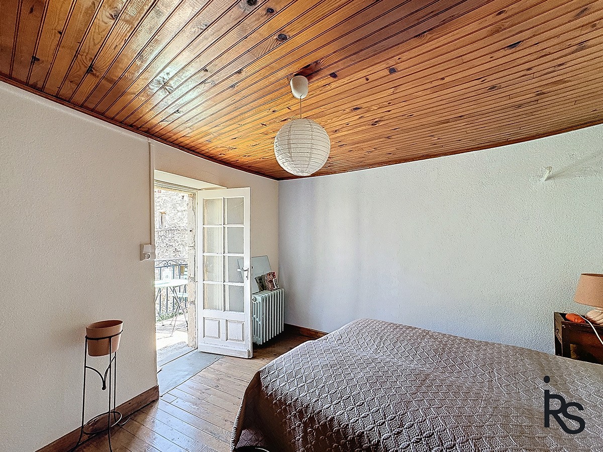 LARGENTIERE: une charmante maison de village de 86 m2 avec deux balcons, située au calme. — photo 8
