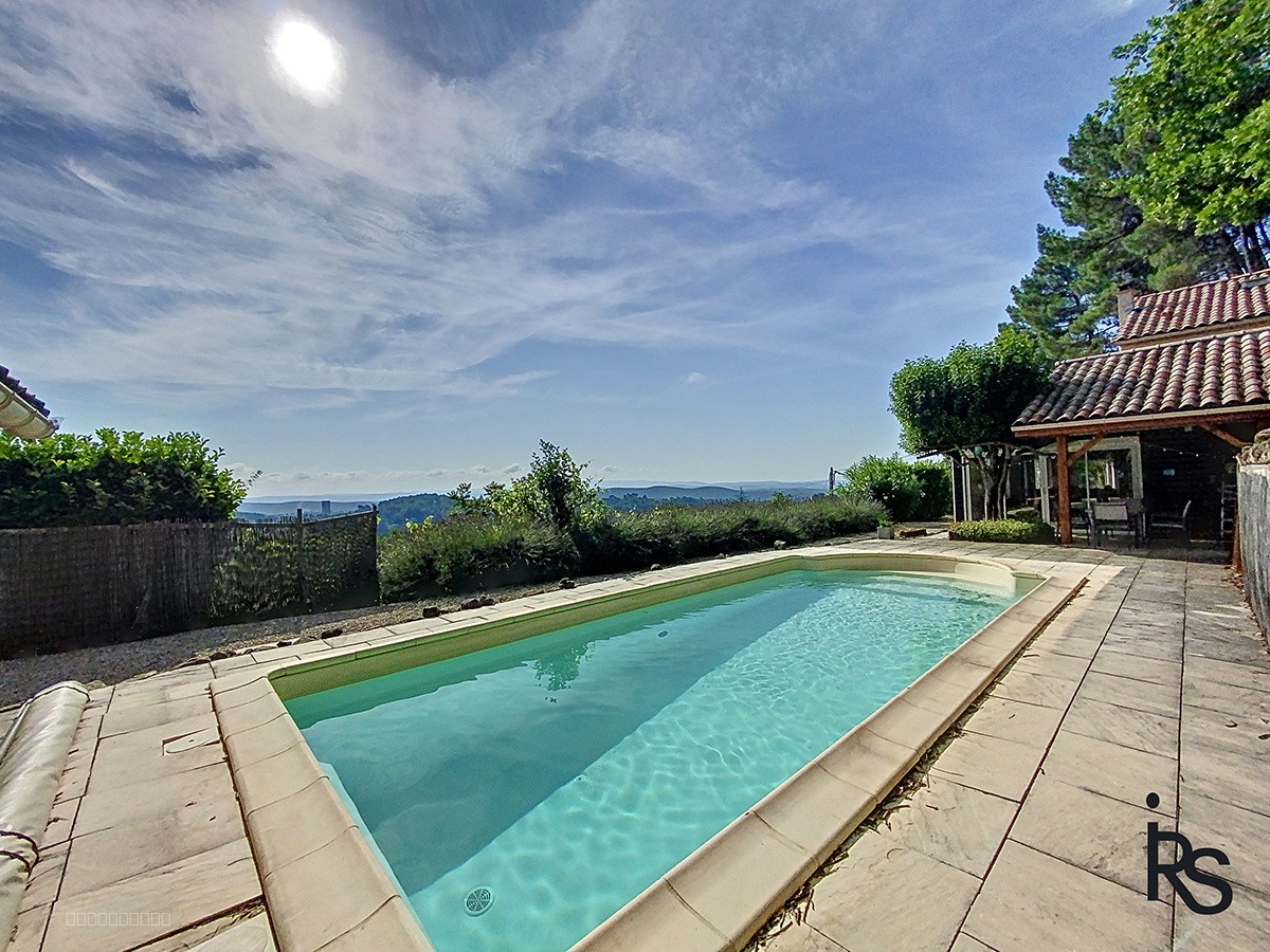 A 5 minutes d’un village avec tous les commerces, une maison de 106 m2 avec piscine et 965 m2 de terrain. — photo 10