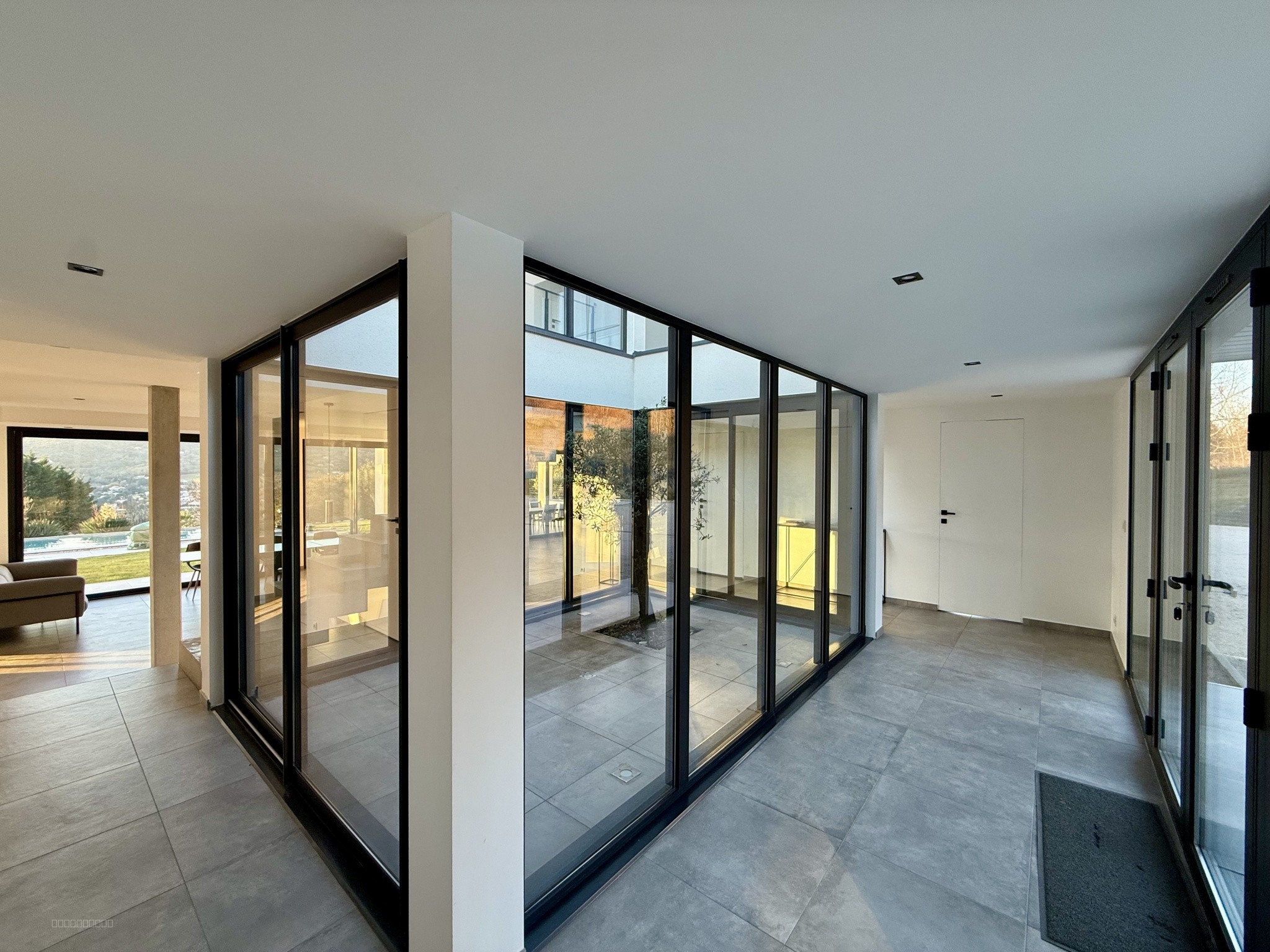 Villa contemporaine de 305 m2 à Saint-Péray — photo 6
