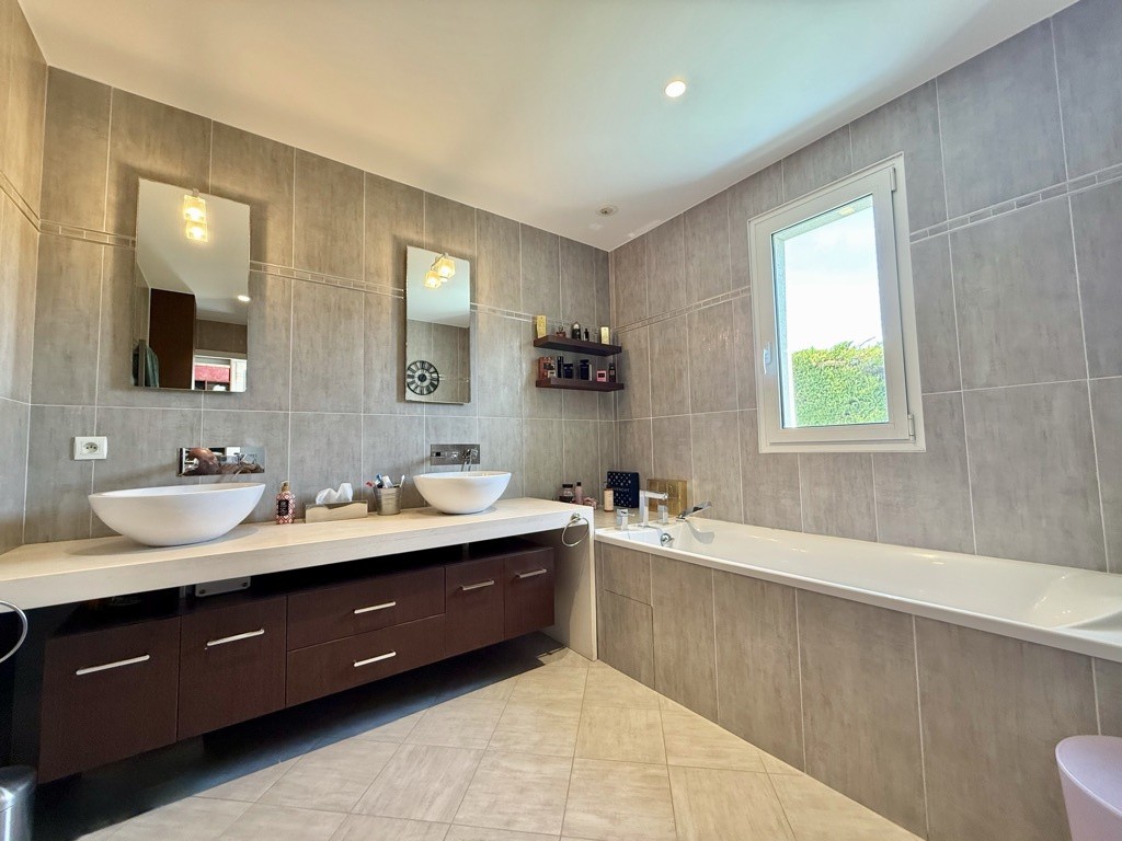 Maison de 274m2 sur 2110m2 de terrain à Saint-Marcel-Lès-Valence — photo 17