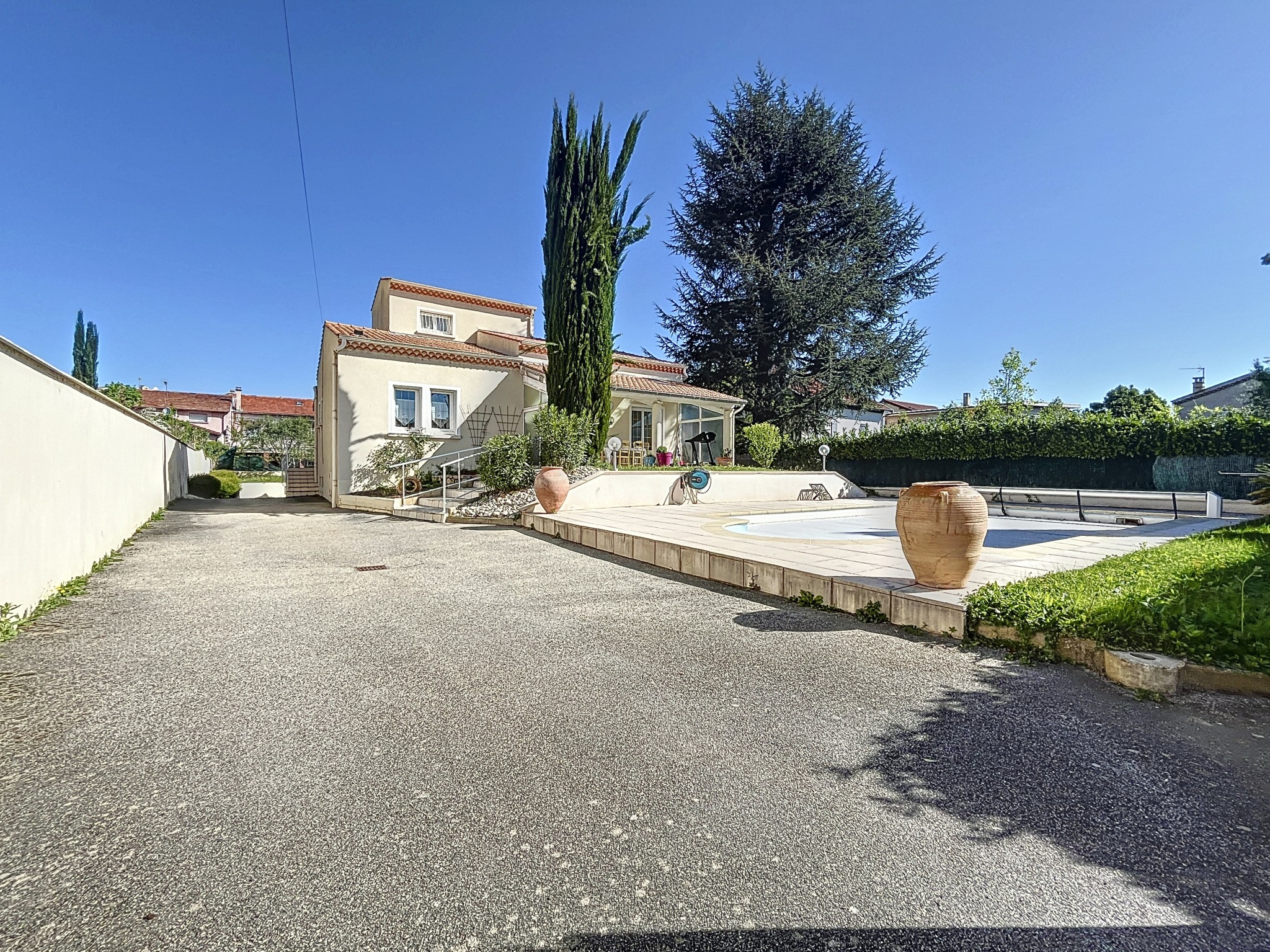Maison de 212m2 avec piscine et garage à Tournon-Sur-Rhône — photo 17