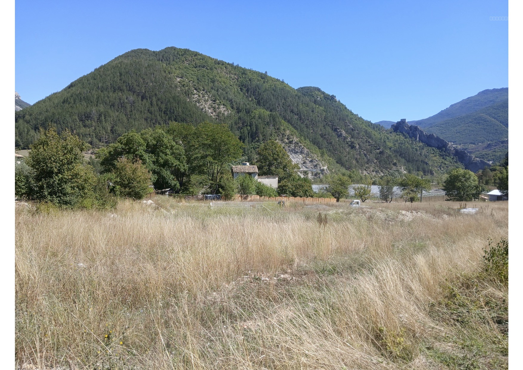 terrain Entrevaux — photo 1
