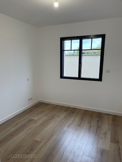 SAINT JEAN D'ILLAC APPARTEMENT DE STANDING AVEC TERRASSE — photo 4