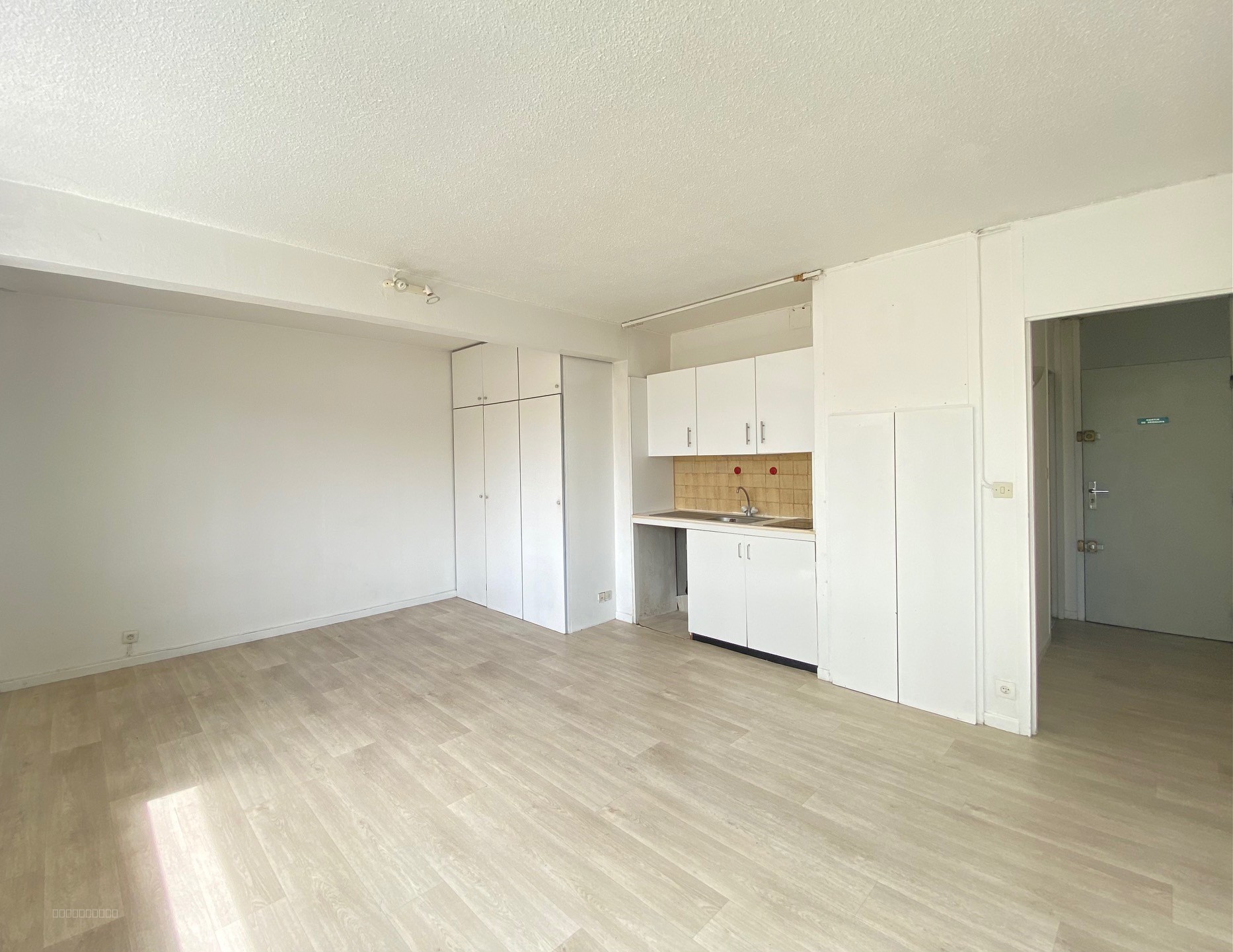 STUDIO DE 28,12 M2 À BORDEAUX SAINT-SEURIN — photo 2