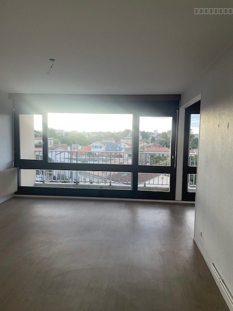 LE BOUSCAT CENTRE APPARTEMENT T3/4 GARAGE ET PARKING — photo 3