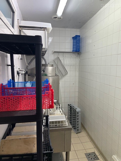 CADAUJAC  CENTRE BOUCHERIE CHARCUTERIE EN ACTIVITE DE  85M2 — photo 9