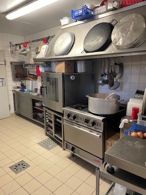 CADAUJAC  CENTRE BOUCHERIE CHARCUTERIE EN ACTIVITE DE  85M2 — photo 3