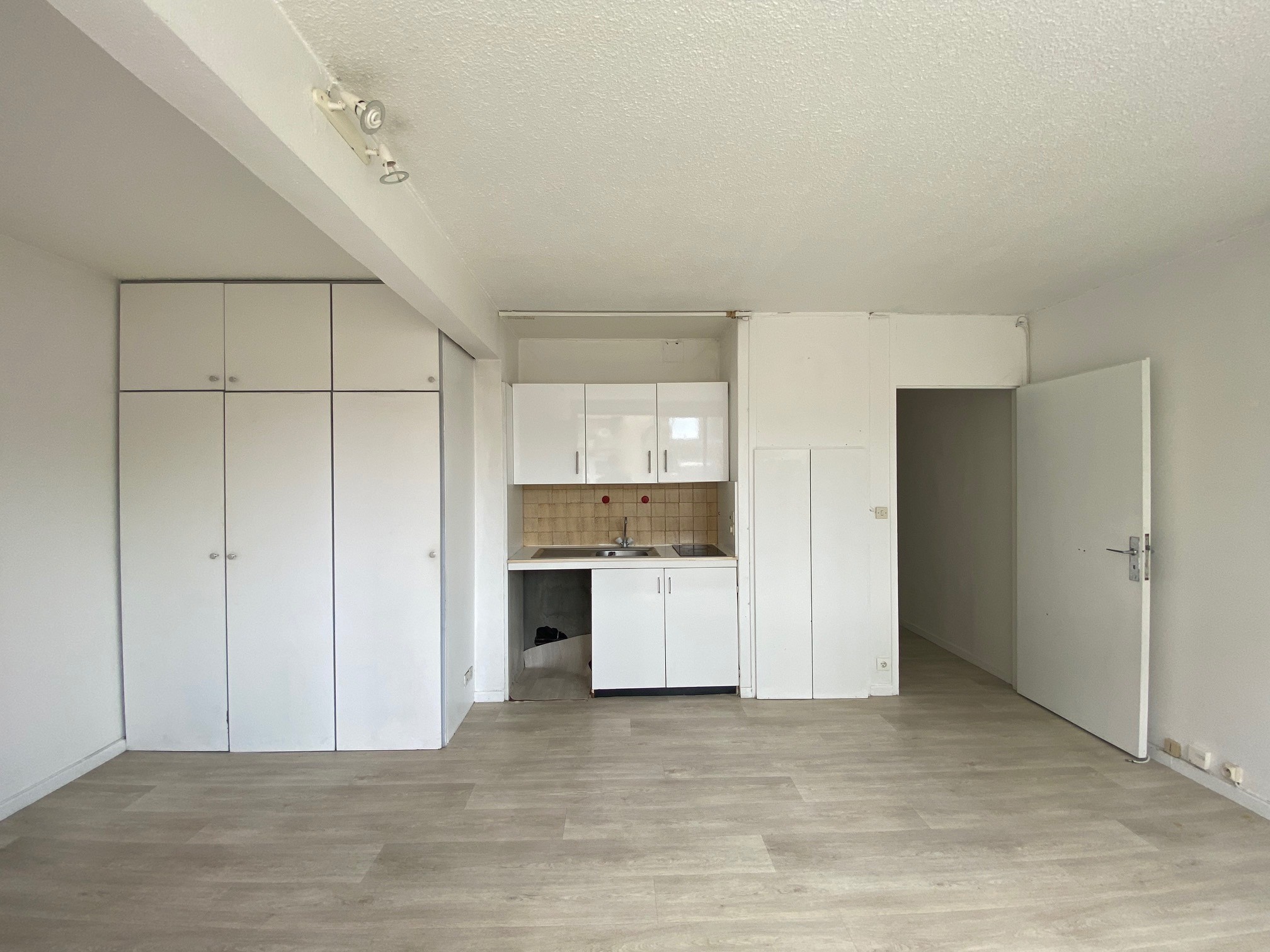 STUDIO DE 28,12 M2 À BORDEAUX SAINT-SEURIN — photo 3