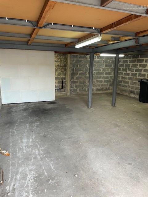 SAINT MEDARD EN JALLES A LOUER ENTREPOT 40M2