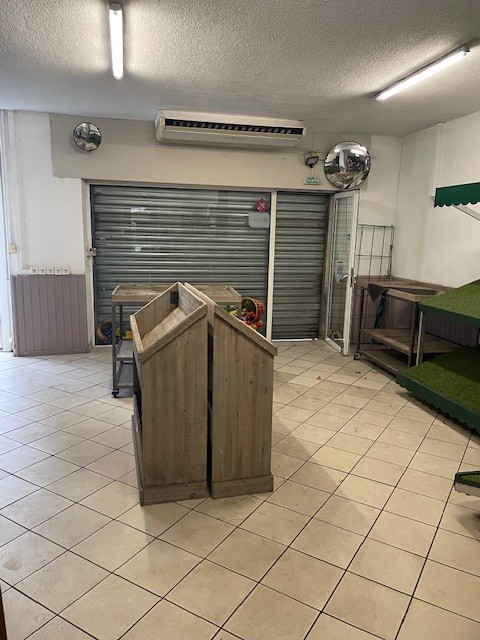 CADAUJAC LOCAL COMMERCIAL DE 71M2 — photo 2
