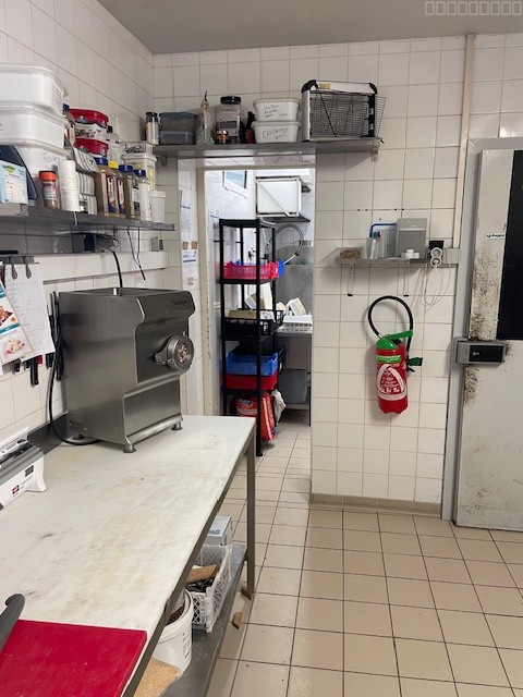 CADAUJAC  CENTRE BOUCHERIE CHARCUTERIE EN ACTIVITE DE  85M2 — photo 5