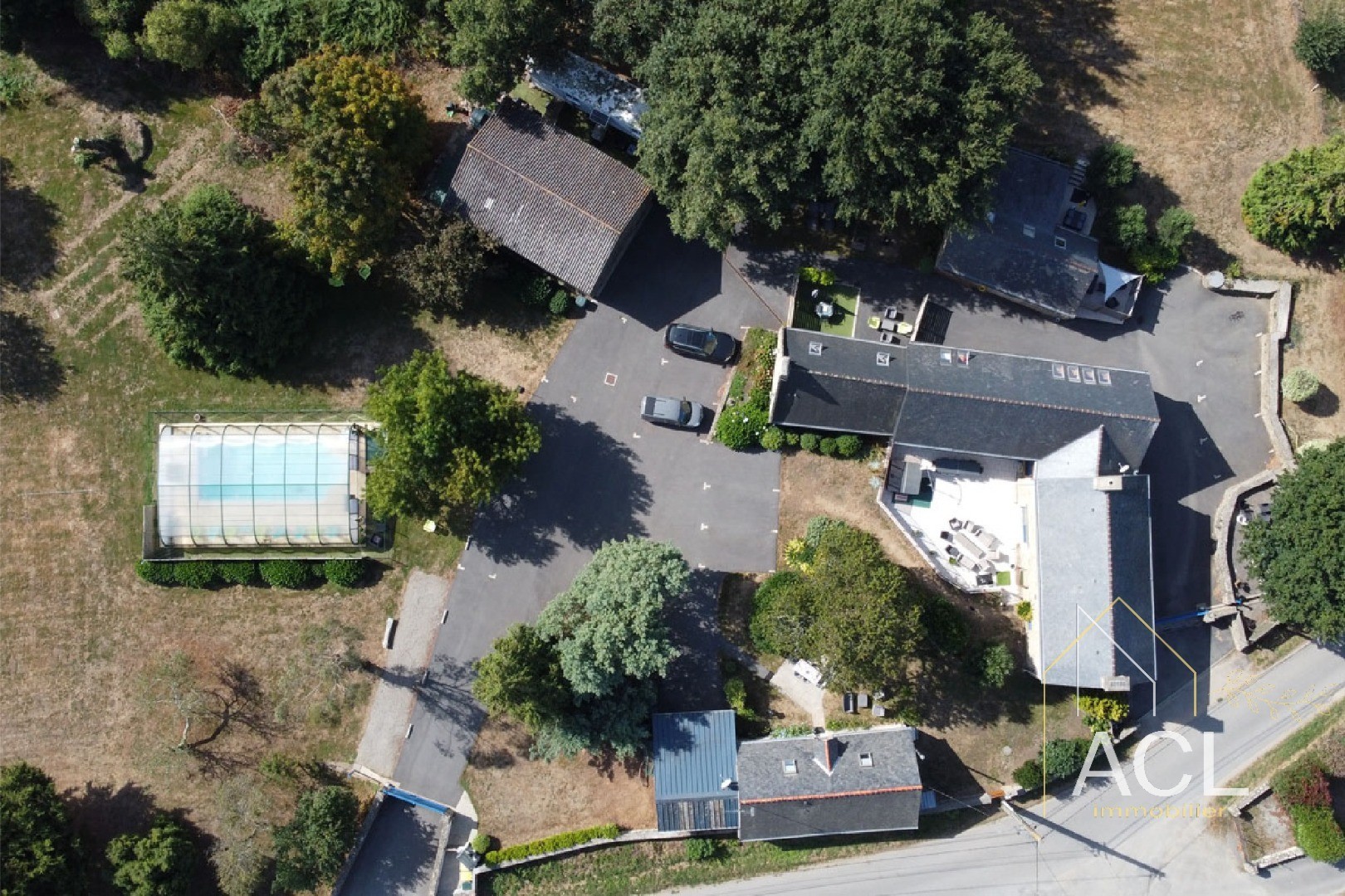 Ensemble de 5 maisons avec piscine sur 9 000 m2 arborés — photo 2