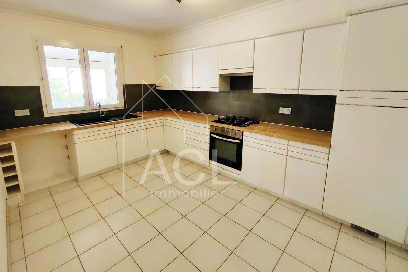 Maison de 4 chambres à 100 mètres d'un port typique avec commerces à pieds — photo 3
