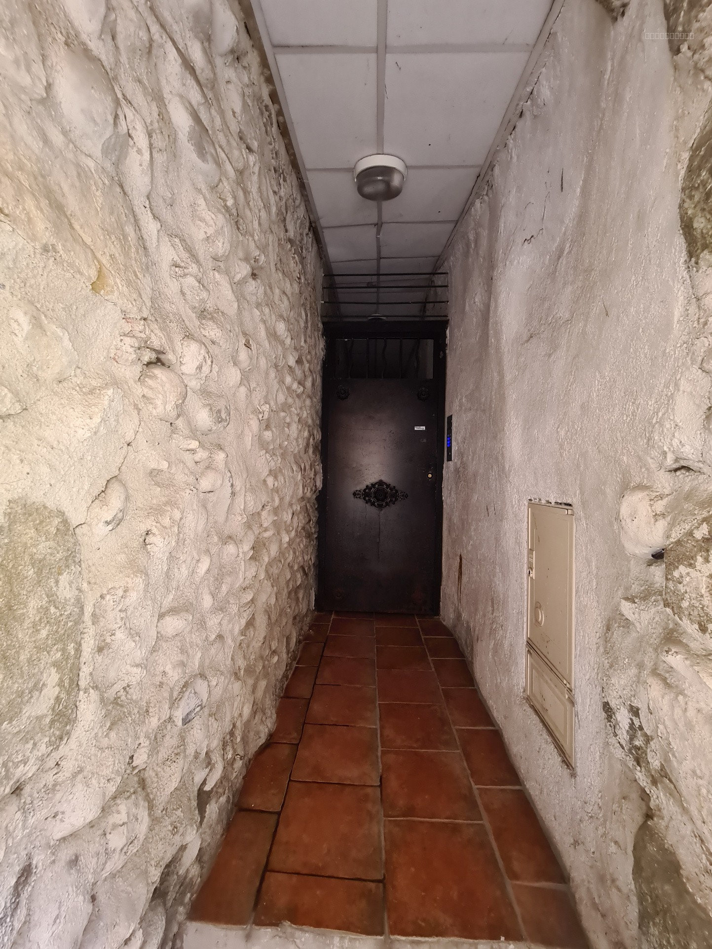 LIMOUX, immeuble de rapport, rénové, rue commerçante. — photo 7
