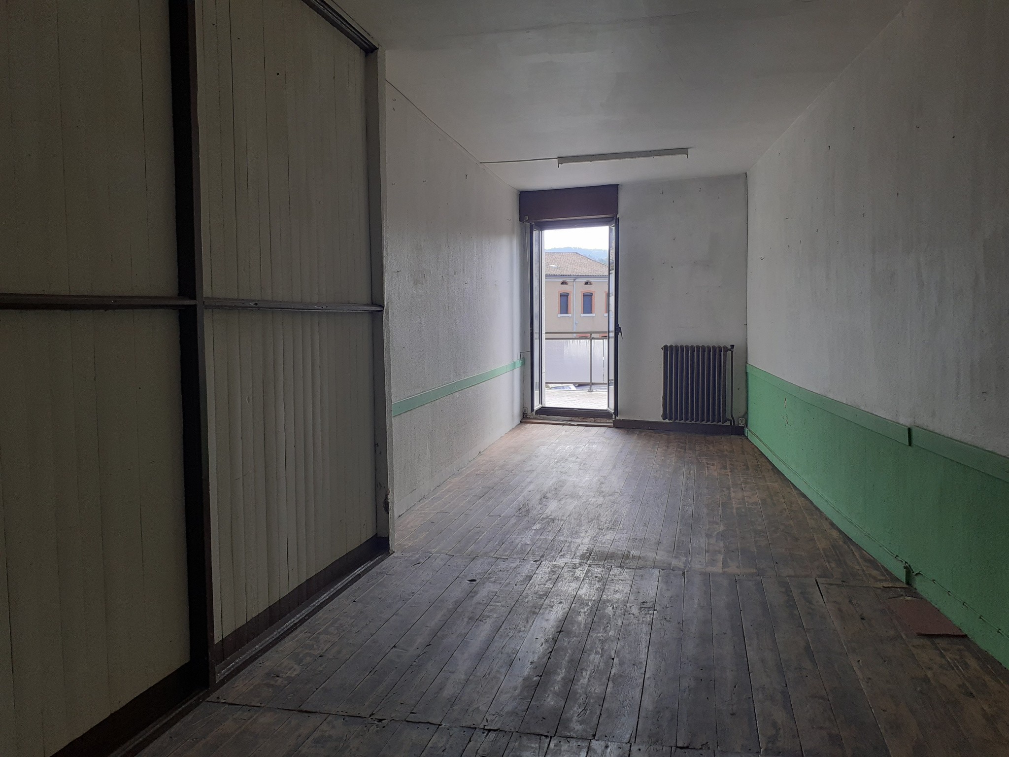 Investissement Haute-Vallée de l'Aude, Immeuble avec bar restaurant et appartements — photo 2