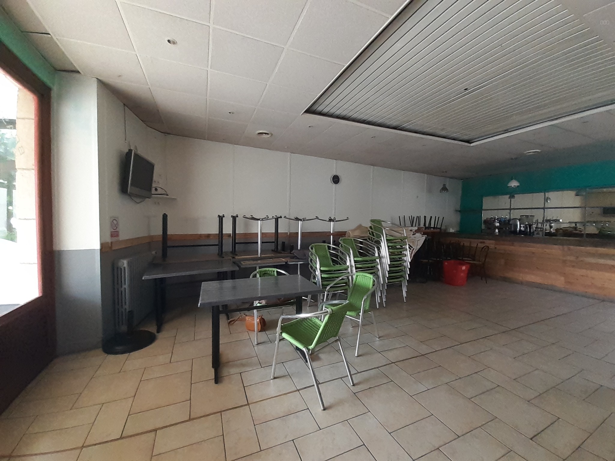 Investissement Haute-Vallée de l'Aude, Immeuble avec bar restaurant et appartements — photo 5