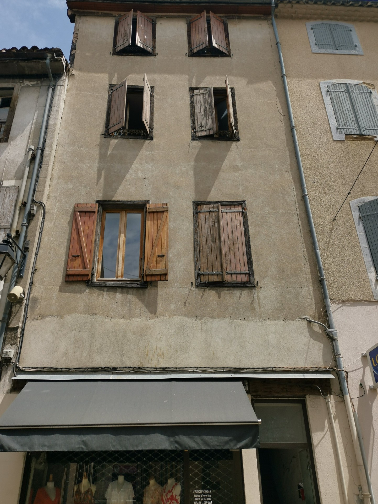 immeuble de rapport 3 appartements et un local commercial soit 1794 euros de loyers par mois — photo 1