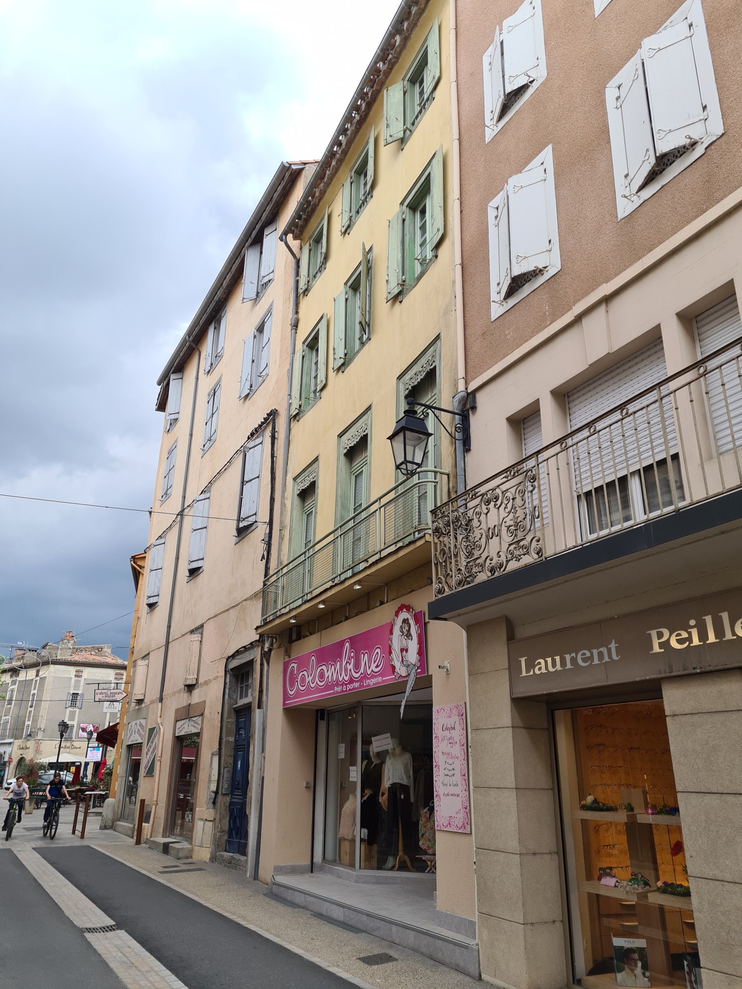 LIMOUX, immeuble de rapport, rénové, rue commerçante. — photo 6
