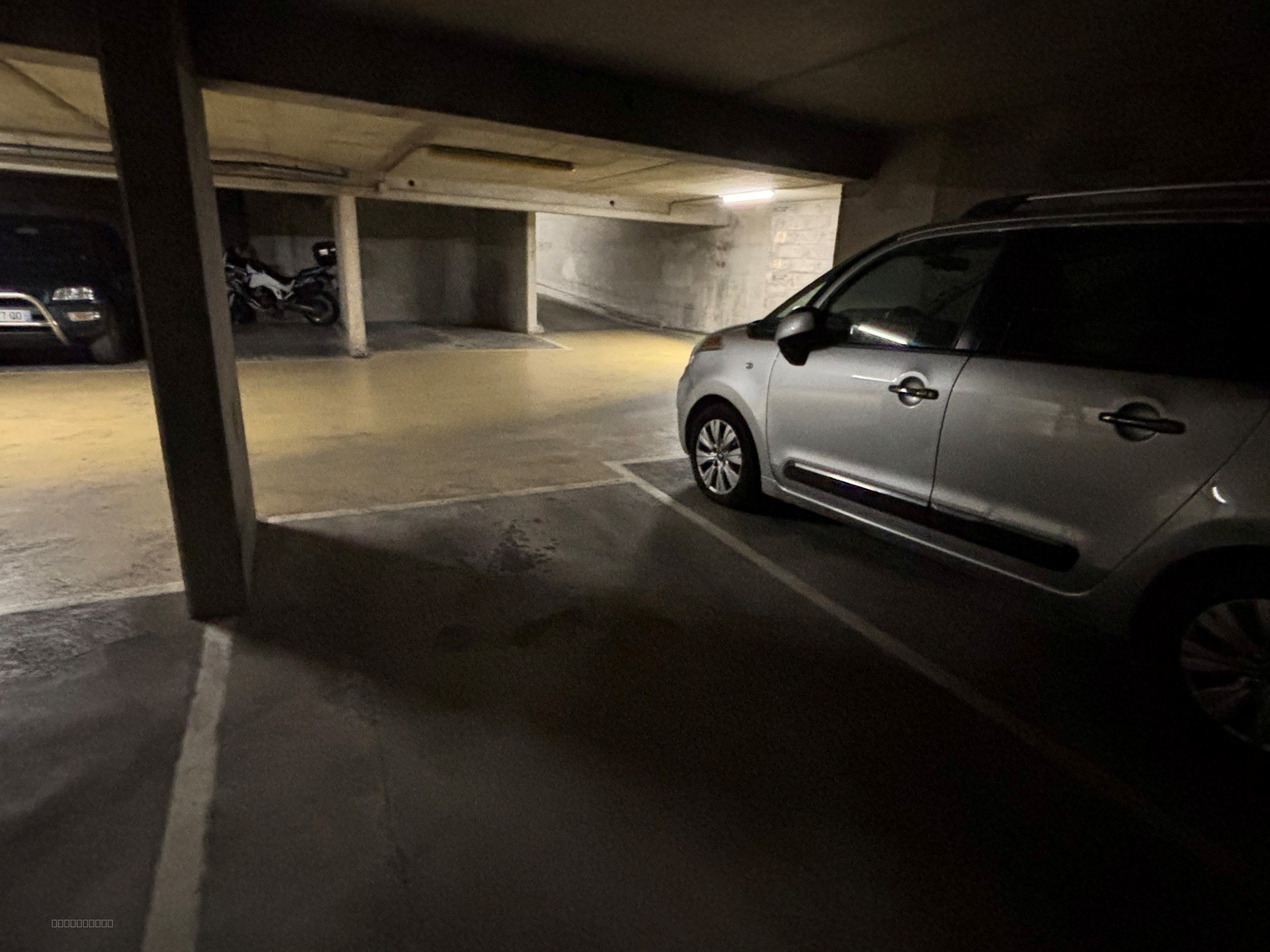 Paris 10 Place de parking Mo Stalingrad — photo 2