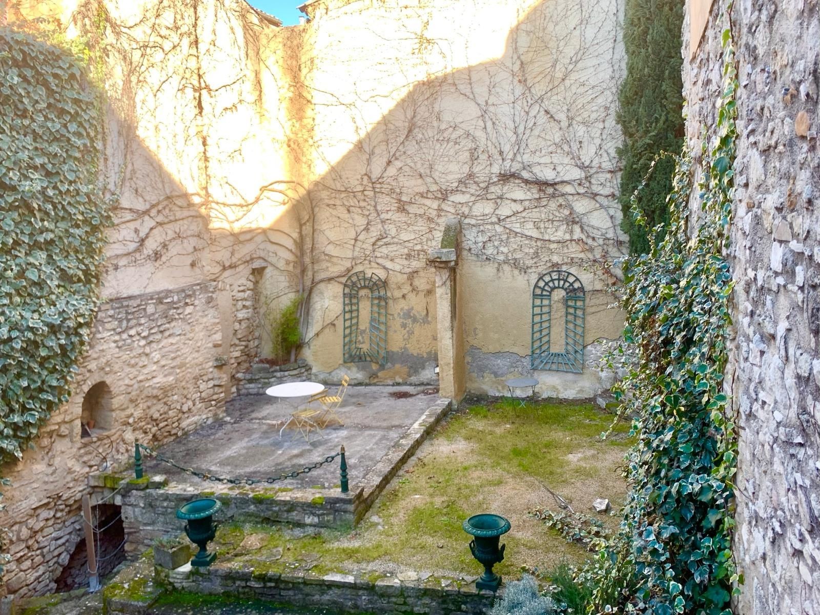 Immeuble en pleine propriété à APT, jardin, terrasses et garage — photo 3