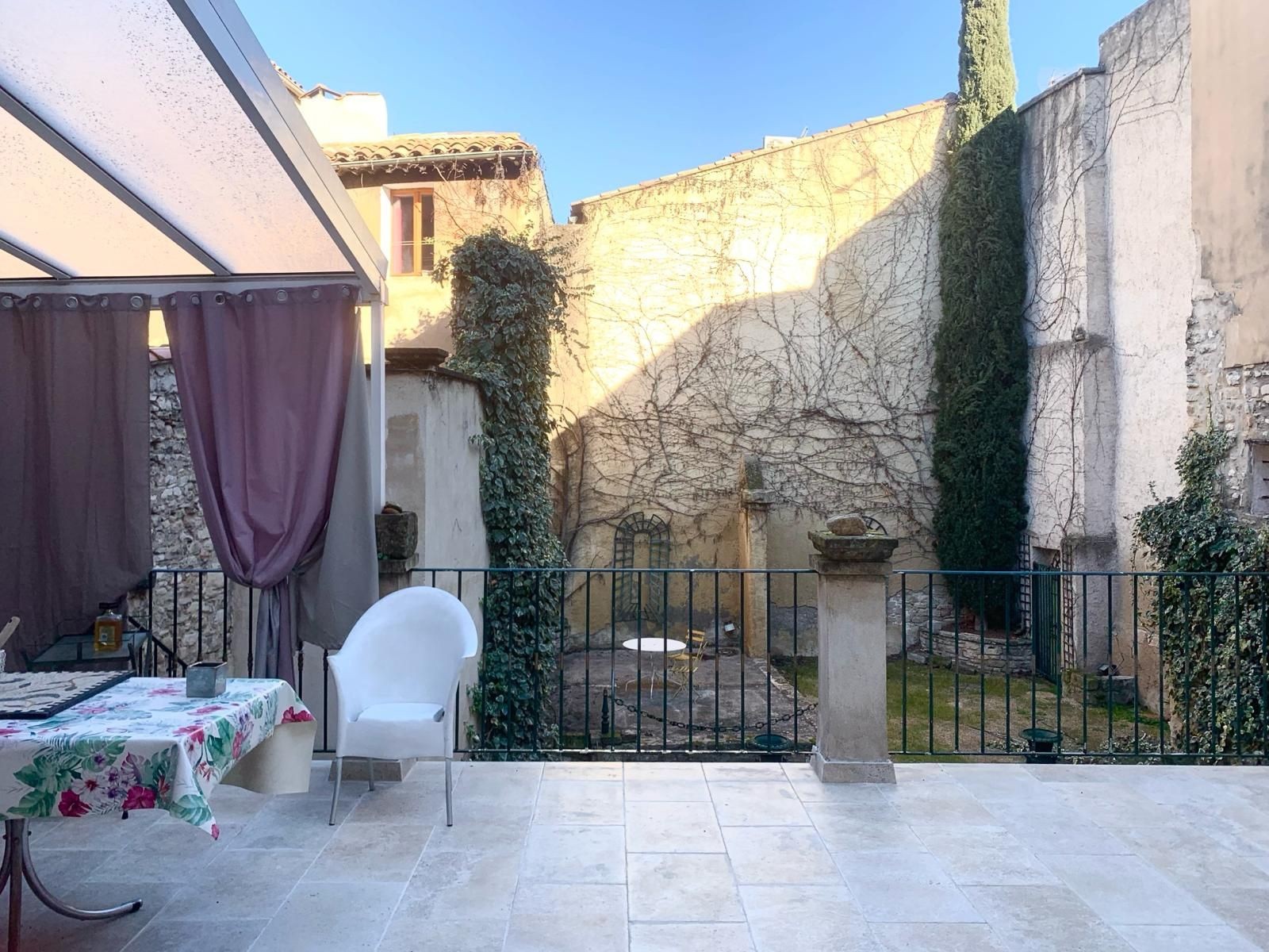 Immeuble en pleine propriété à APT, jardin, terrasses et garage — photo 4