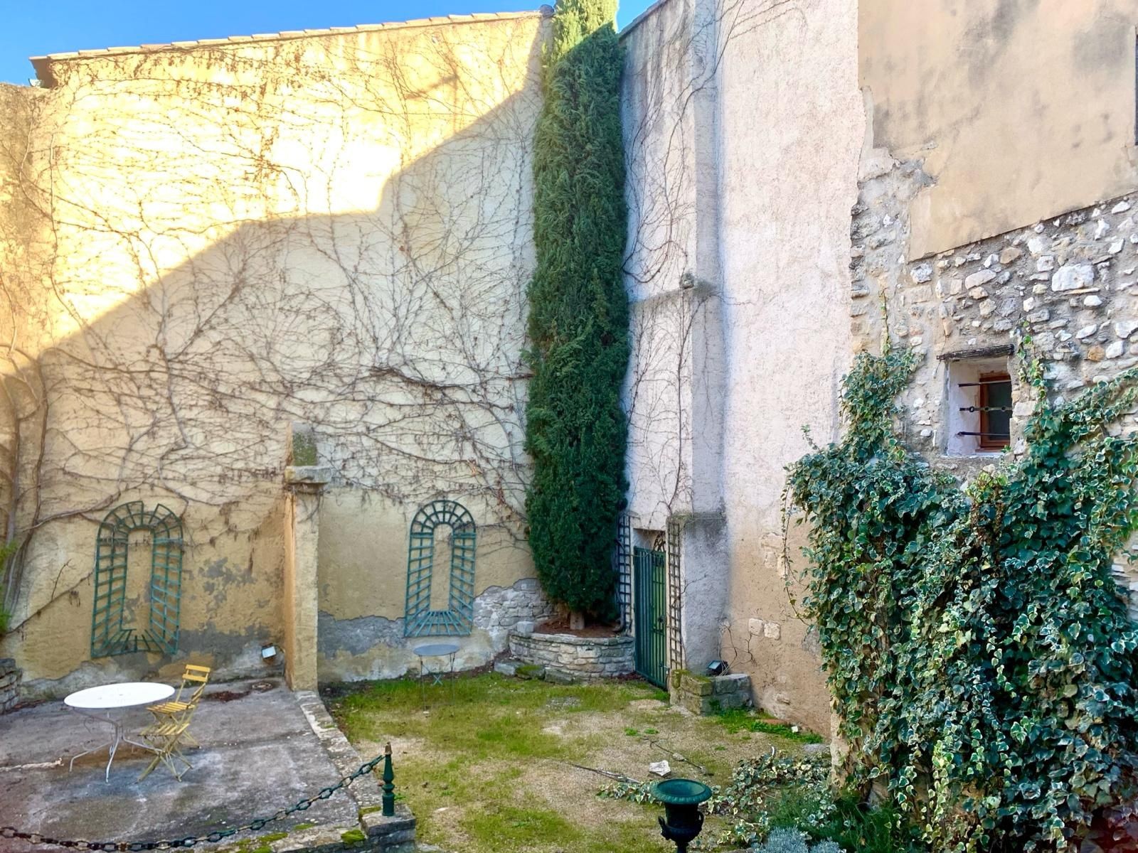 Immeuble en pleine propriété à APT, jardin, terrasses et garage — photo 2