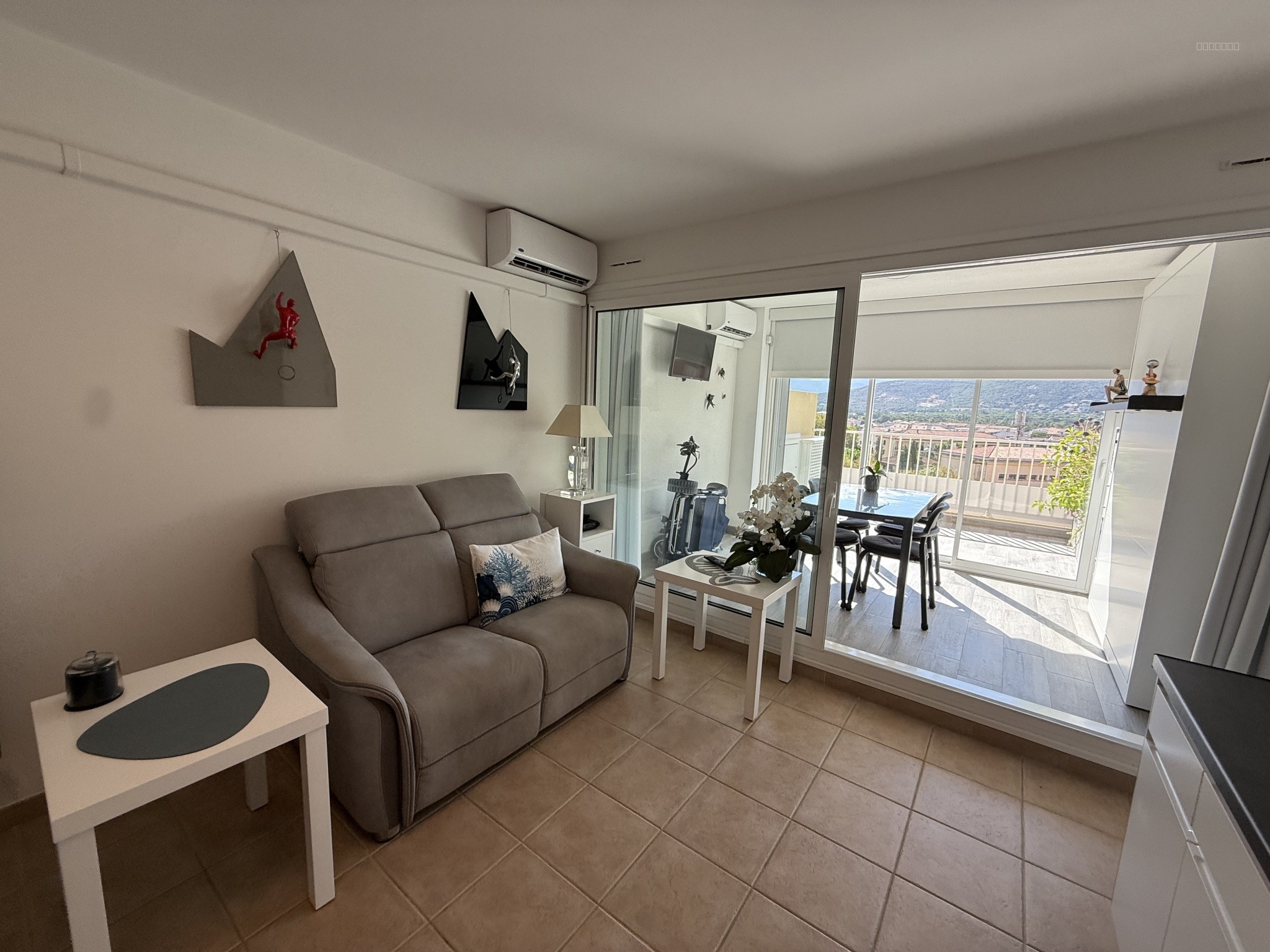 Beau T2 standing avec terrasse — photo 3